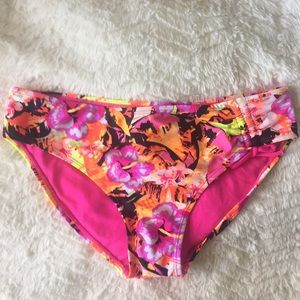 Breaking waves bikini bottom